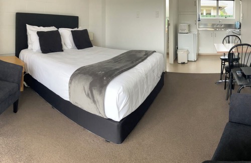 Waikanae Hotel | Kapiti Gateway Motel