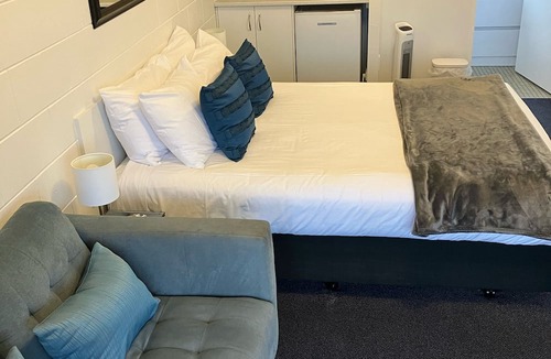 Waikanae Hotel | Kapiti Gateway Motel