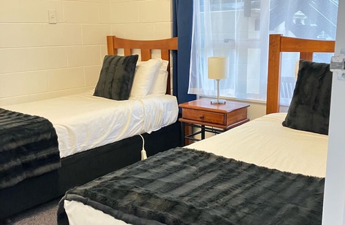Waikanae Hotel | Kapiti Gateway Motel