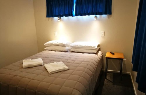 Russley Hotel | Airport Birches Motel