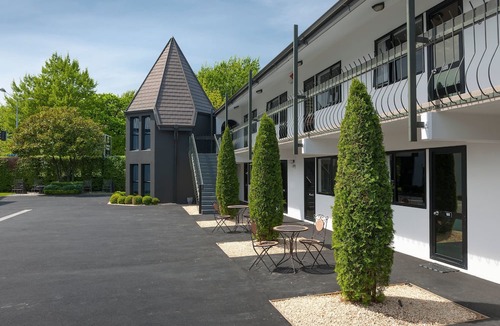 Riccarton Hotel | The Towers on the Park