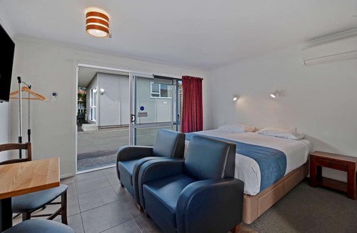 Westshore Hotel | Comfort Inn Westshore Beach