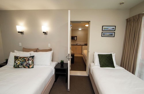 Saint Albans Hotel | Cranford Oak Motel