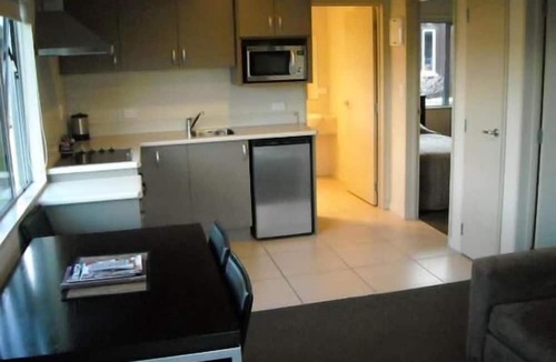 Milton Hotel | St John's Court Motel