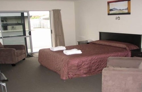 Milton Hotel | St John's Court Motel