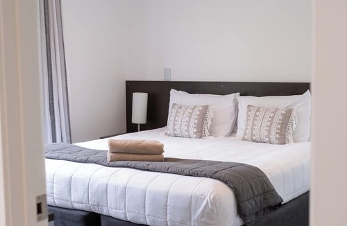 Martinborough Hotel | The Claremont Motels & Apartments