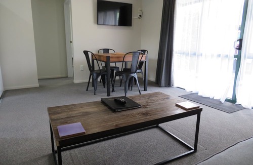 Springlands Hotel | Commodore Court Motel