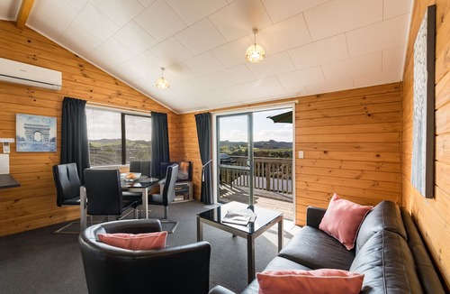 Haruru Cottage | Sunseeker Cottages Motel