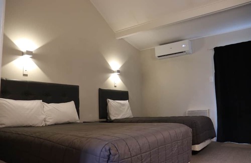 Hawera Hotel | The Furlong