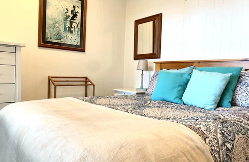 Welcome Bay Apartment | Absolute waterfront - Beach Retreat Escape