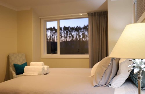 Aongatete Bed & Breakfast | Villa93 Luxury Lodge