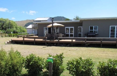 Waimarama House | Family friendly & pets allowed outside. Waimarama beach, Hawkes Bay