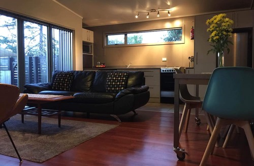 Havelock North House | In the Heart of the Village with Park Views