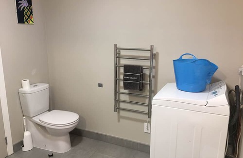 Kelvin Heights Apartment | 2 Bedroom Apartment in Sunny Kelvin Heights