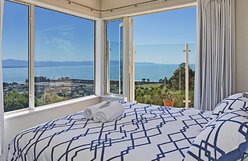 Britannia Heights House | Seasbreeze 3 - Spacious, Sunny Nelson Holiday Home with Sea Views!