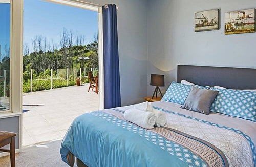 Britannia Heights House | Seasbreeze 3 - Spacious, Sunny Nelson Holiday Home with Sea Views!
