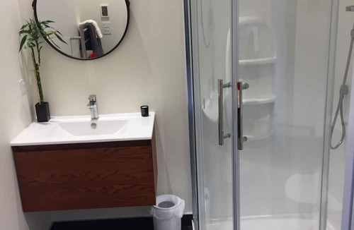 Mangere Bed & Breakfast | Easy airport stopover or Auckland stay
