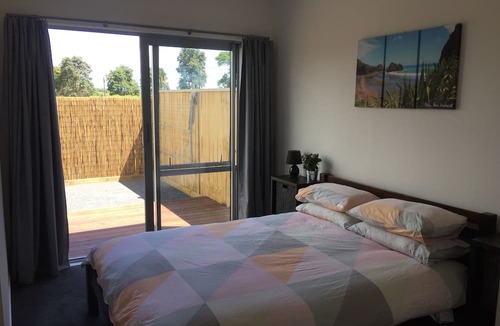 Mangere Bed & Breakfast | Easy airport stopover or Auckland stay