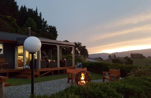 Motupipi Cottage | Rocky Ridge Cottage a unique getaway in Takaka