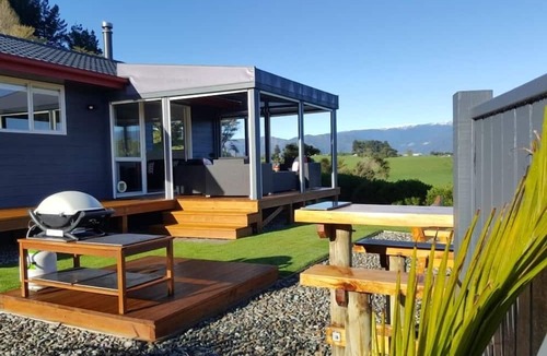 Motupipi Cottage | Rocky Ridge Cottage a unique getaway in Takaka