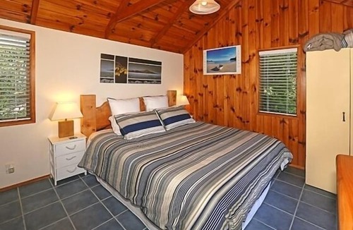 Waiheke Island House | SupaCute Cottage, Spa Bath,Dble Kayak, SKYTV, Wifi