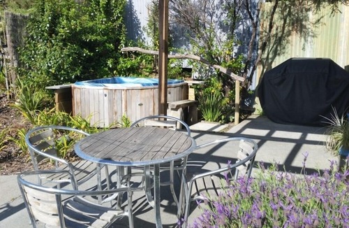 Whangaripo Ski Chalet | Matakana peaceful rustic retreat,soak in the secluded hot spa.