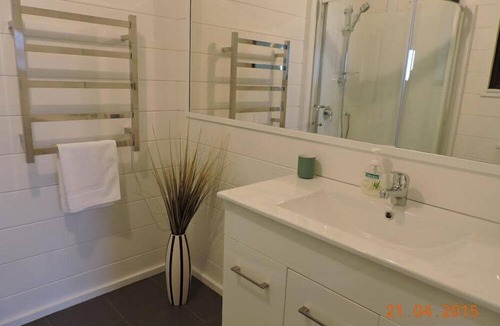 Coromandel House | Island View ~ Coromandel Town
