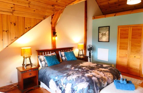 Raetihi Cabin | Authentic Canadian log house with the view of Mount Ruapehu
