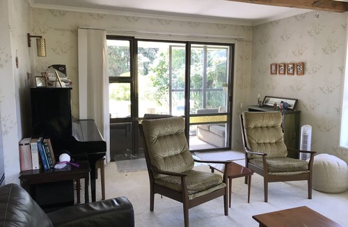 Otaki House | Comfy quiet Otaki Beach house with views to the mountains