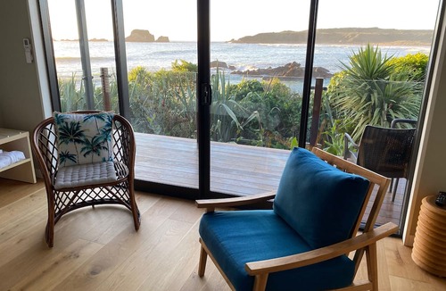 Cape Foulwind Cabin | The Bay House Beachfront Accommodation