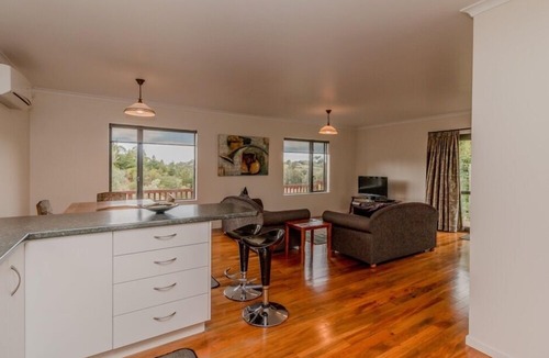 Puketapu House | A Touch of Country Close To Town -LangTree Cottage
