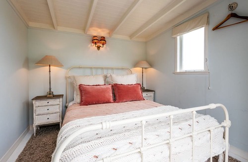 Oneroa Cottage | The Settlers Hut