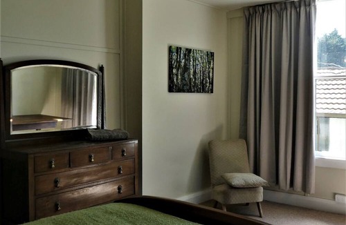 Lawrence Cottage | Large cottage ideal for couples.