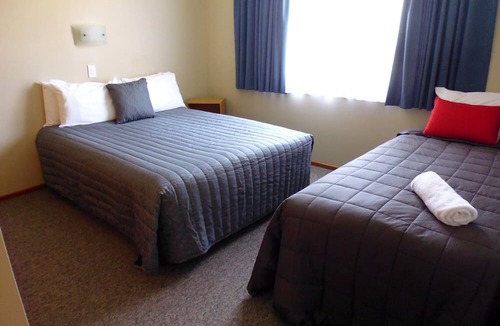Cheviot Hotel | Broadview Motel