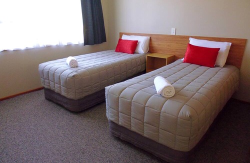 Cheviot Hotel | Broadview Motel
