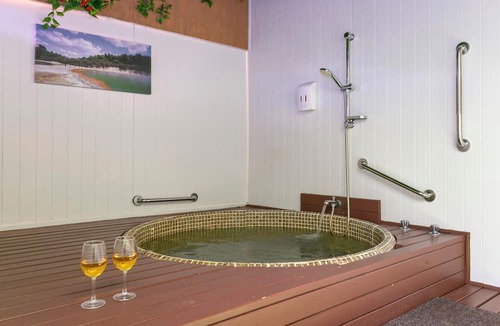 Hilltop Hotel | Taupo Thermal Motel & Spa - Adults Only