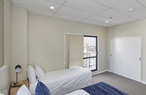 Papatoetoe Hotel | Three Palms Lodge