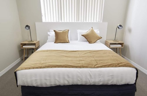 Papatoetoe Hotel | Three Palms Lodge