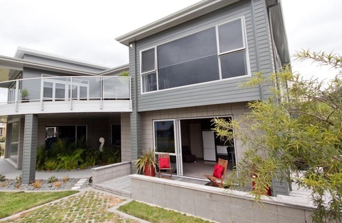 Cooks Beach Apartment | Bay Breeze Accommodation
