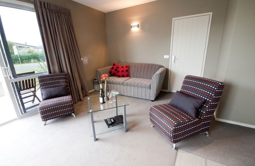 Cooks Beach Apartment | Bay Breeze Accommodation