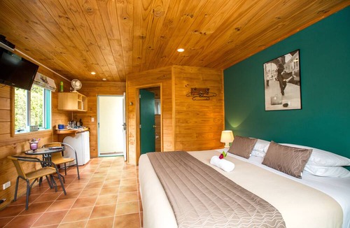 Hahei House | Tatahi Lodge Beach Resort
