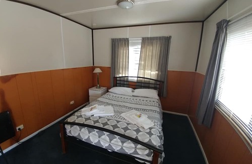 Kaiapoi Hotel | Pineacres Motel and Park