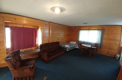 Kaiapoi Hotel | Pineacres Motel and Park