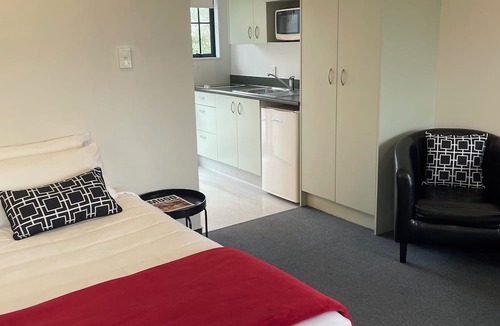 Hawera Hotel | Kerry Lane Motel