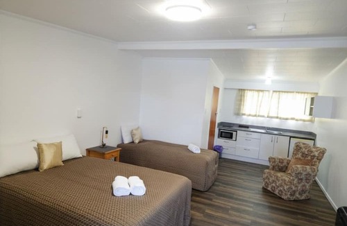 Stratford Hotel | Golden Aura Suites
