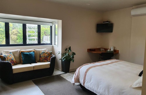 Opunake Hotel | Headlands Hotel