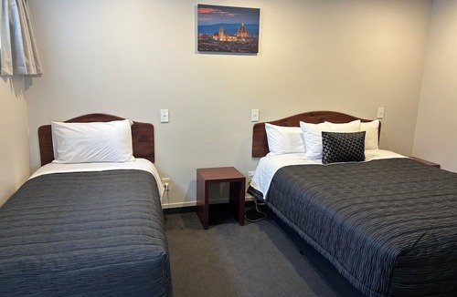 Balclutha Hotel | Charlies Motor Lodge