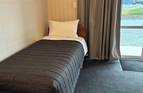 Balclutha Hotel | Charlies Motor Lodge