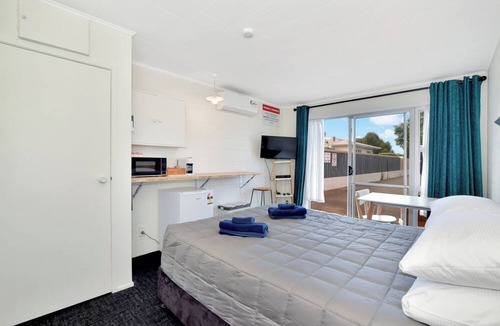 Whakatane Hotel | NauMai Motel