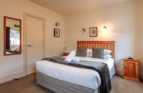 Akaroa Hotel | The Grand Hotel & Bar